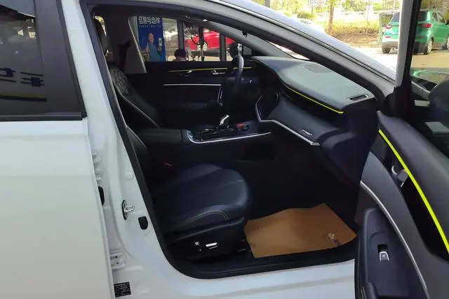 Dongfeng Fengshen Yi Hyun MAX 1.5T super-capable Dad*hybrid version