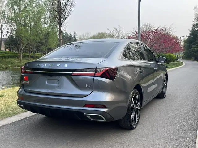 Roewe Roewe i5 1.5L CVT Premium Edition