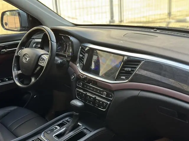 GAC Trumpchi GS8 320T two-wheel drive luxury Zhilian Edition 7 seats