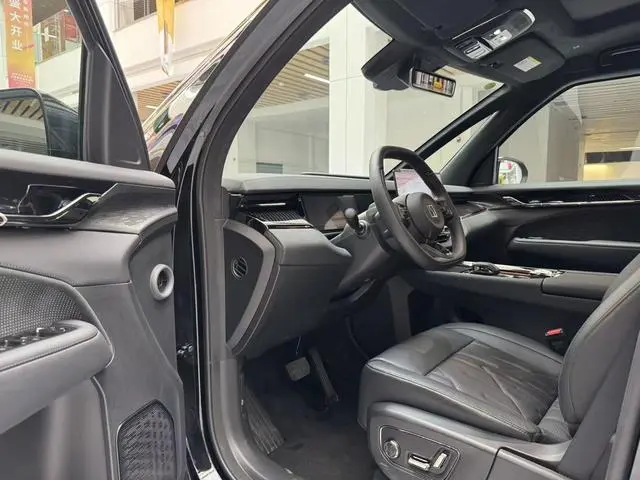 ZEEKR ZEEKR 009 Seven-seater aisle version four-wheel drive 108kWh
