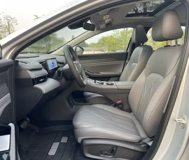 Geely Galaxy Galaxy L6 1.5 EM-i DHT 140KM Starship Version