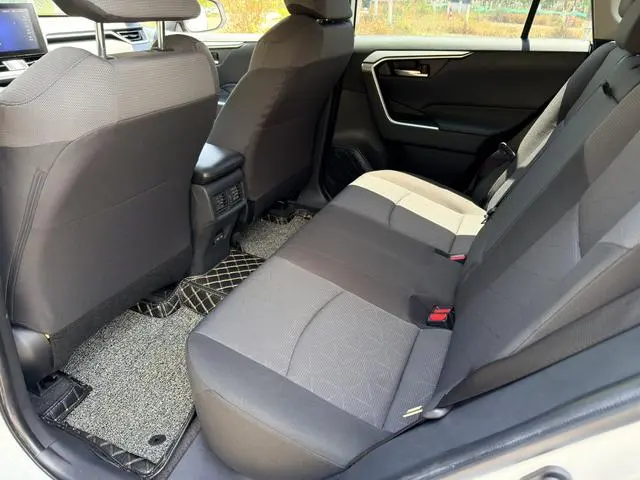 TOYOTA RAV4 Rongfang 2.0L CVT four-wheel drive fashion version