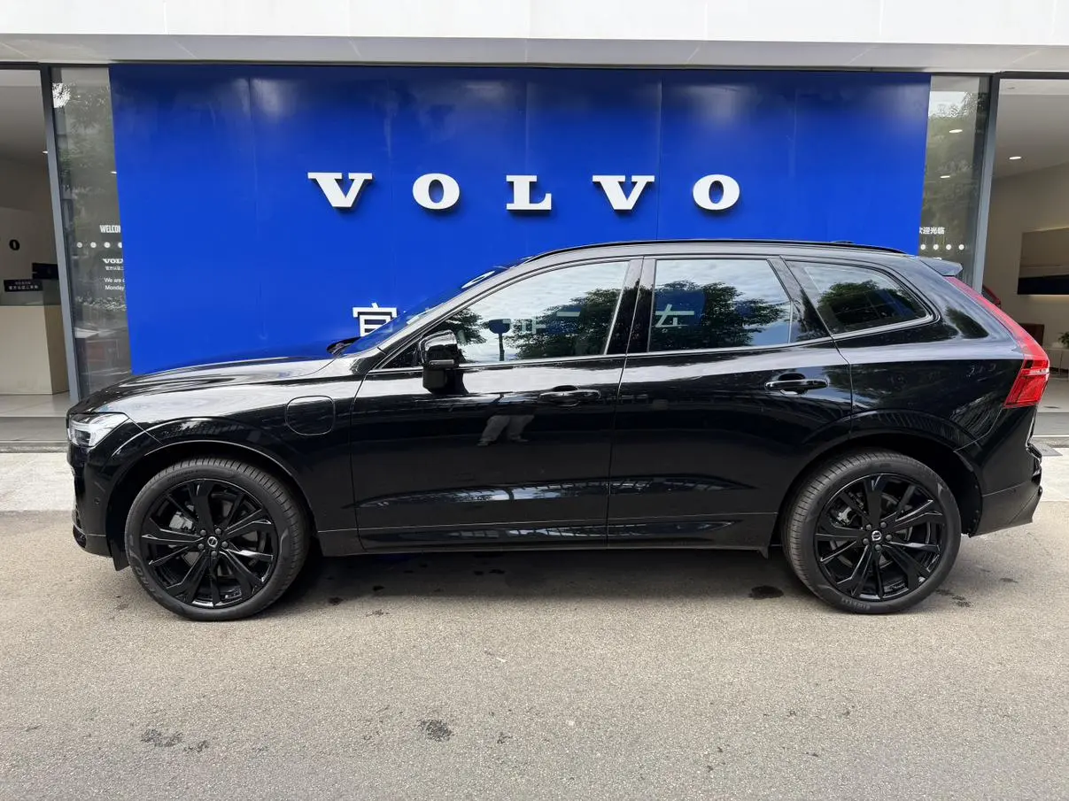Volvo Volvo XC60 PHEV T8 four-wheel drive long battery life Zhiyuan Extreme night black version