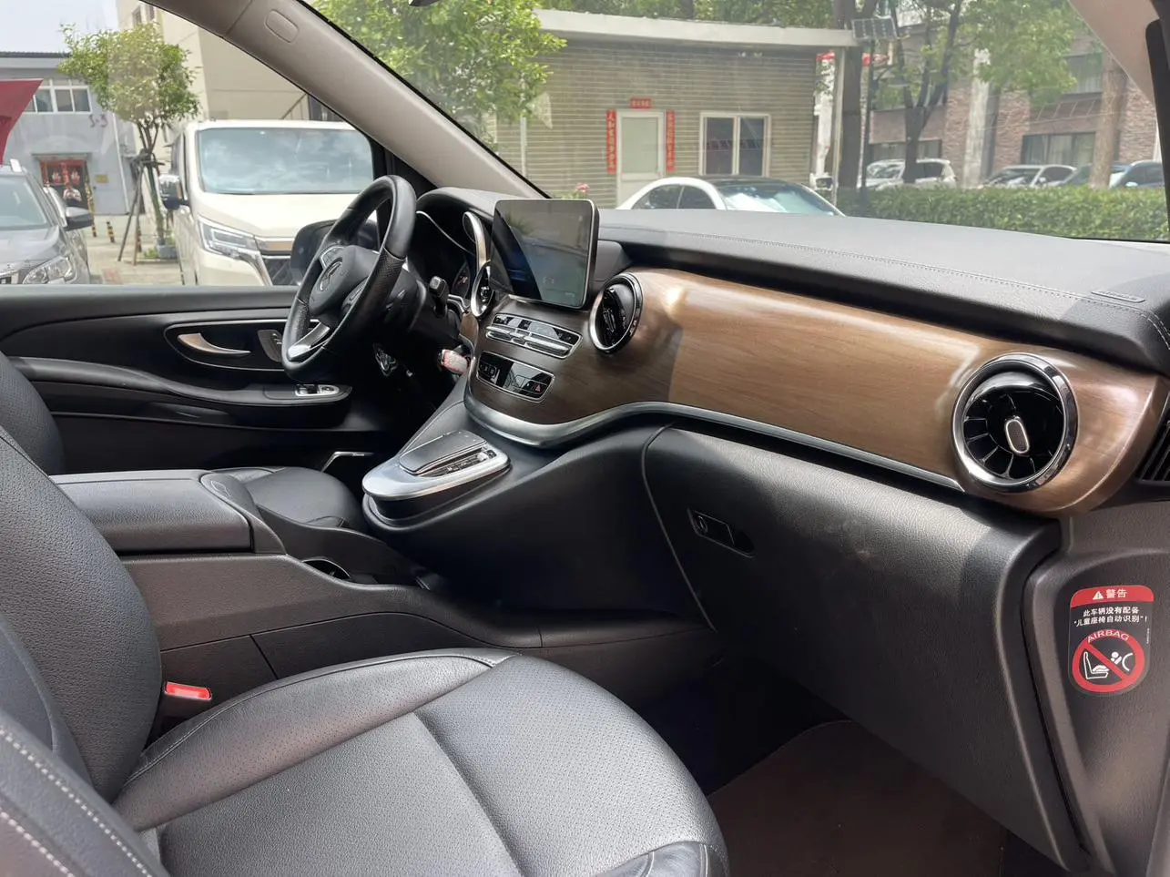 Mercedes-Benz Mercedes-Benz V-class V 260 L Long Wheelbase Premium Edition