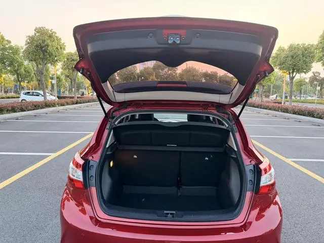Nissan TIIDA 1.6L CVT Zhizun Edition