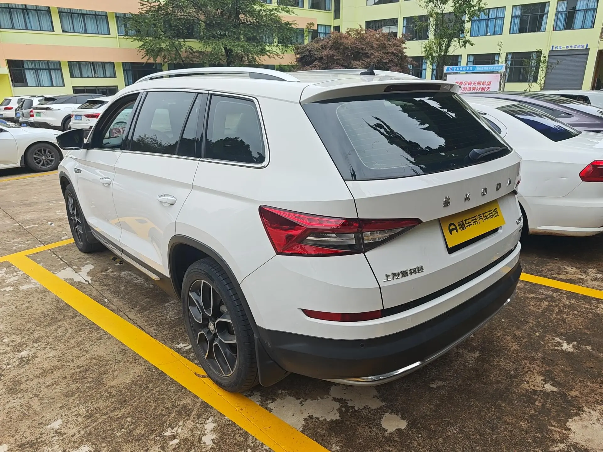 Skoda Kodiak Facelifted ZI330 5-seater two-wheel drive luxury premium edition Country VI