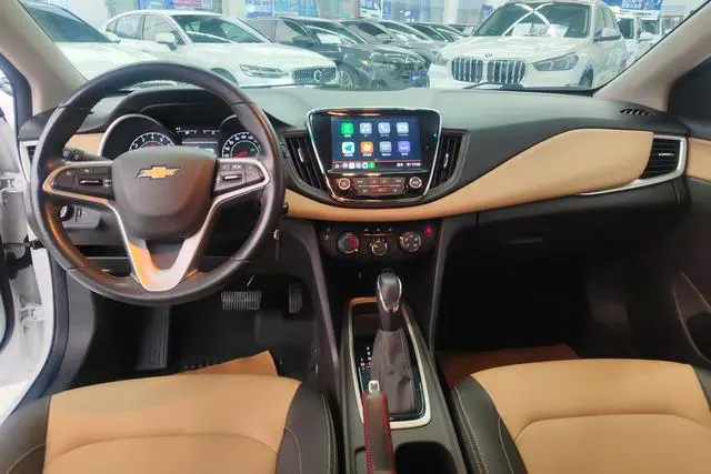 Chevrolet Cruze 320 automatic Enjoy Skylight version