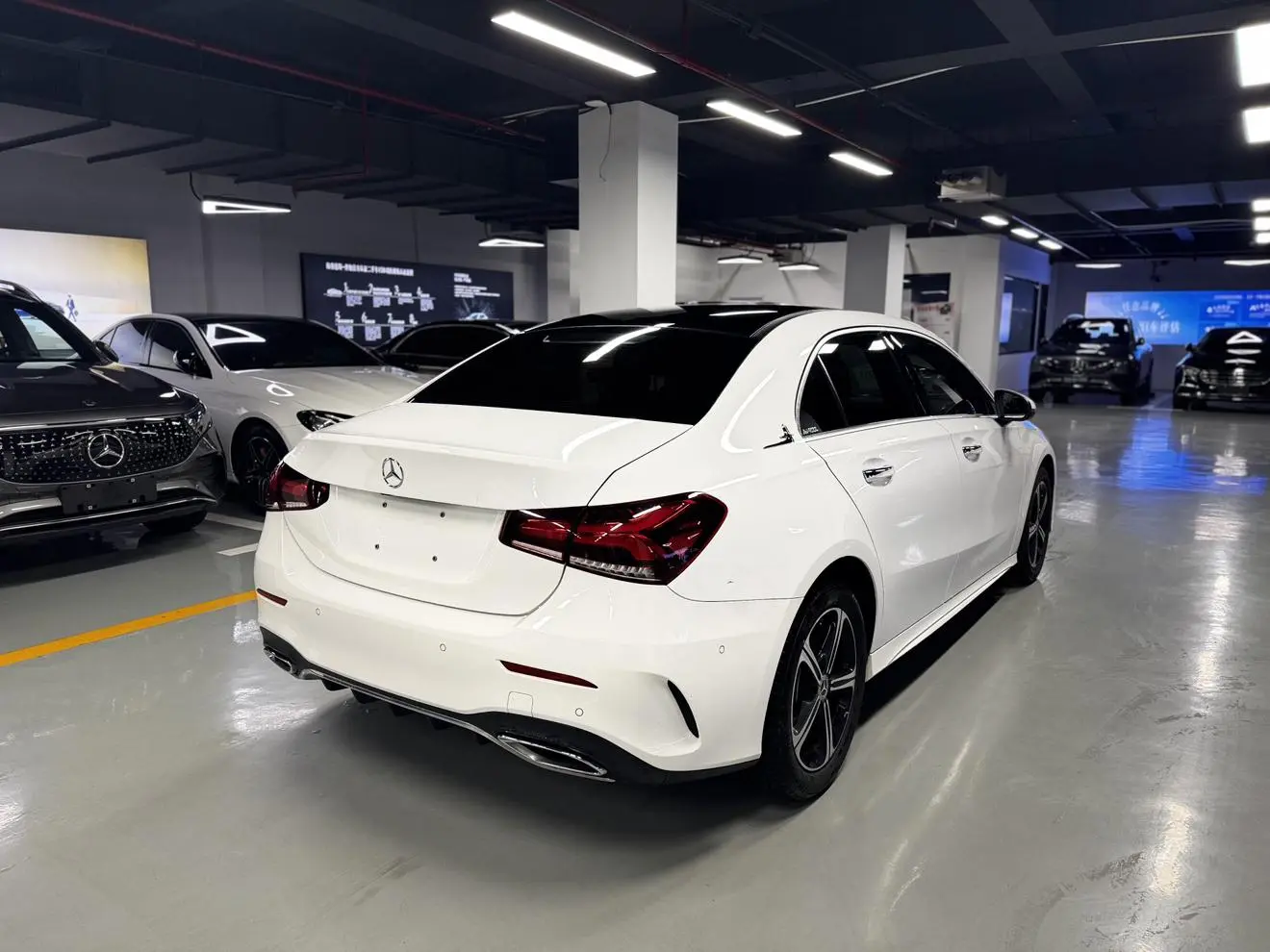 Mercedes-Benz Mercedes-Benz A-class Second facelift A 200 L sports sedan fashion version