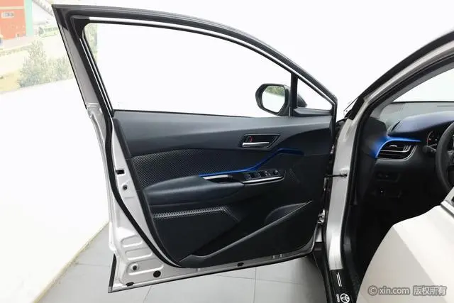 TOYOTA Toyota C-HR 2.0L Deluxe Edition