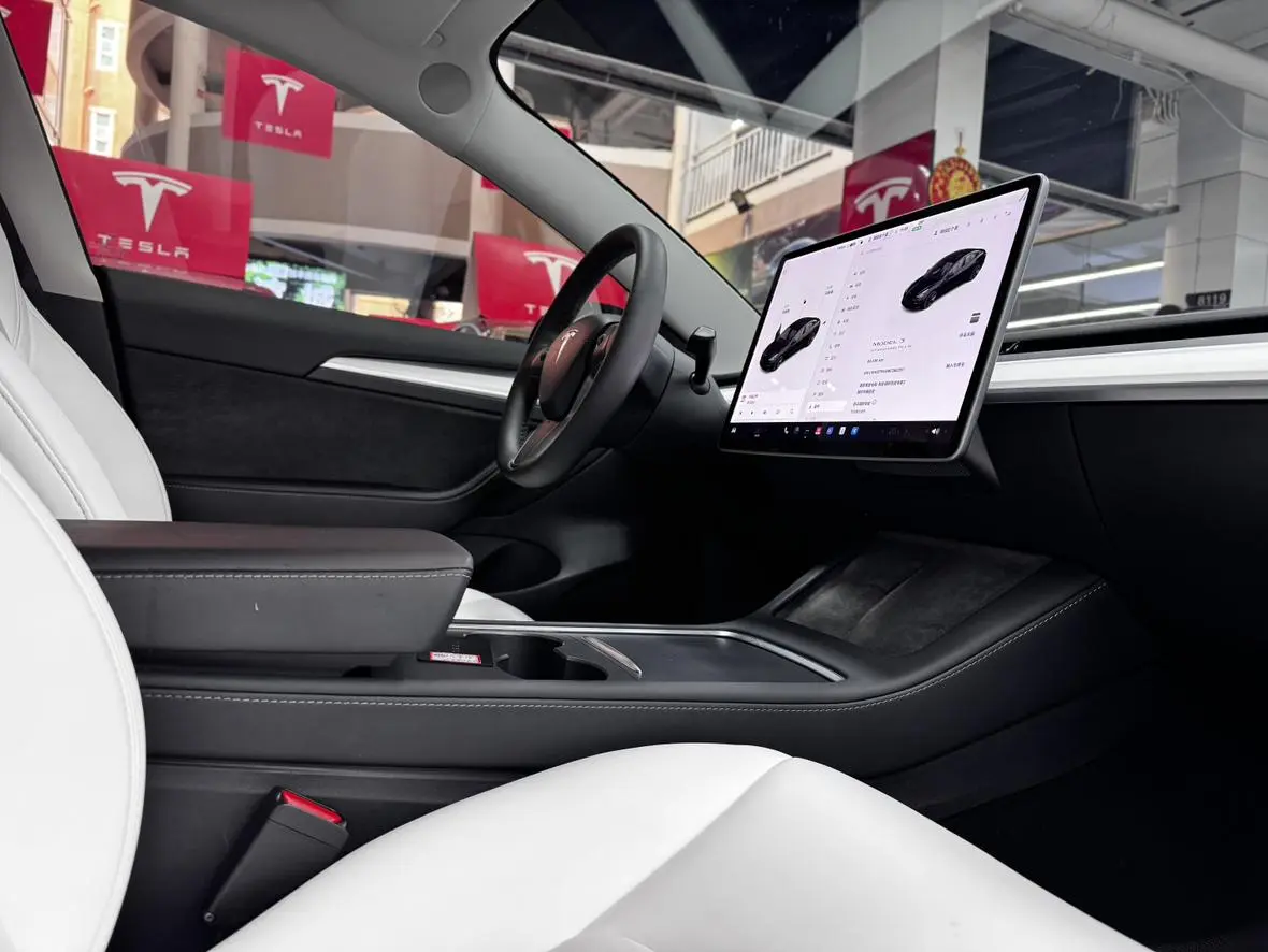 Tesla Model 3 Upgraded version of standard battery life rear drive