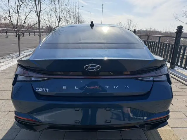 Hyundai Elantra 1.5L CVT LUX Premium Edition
