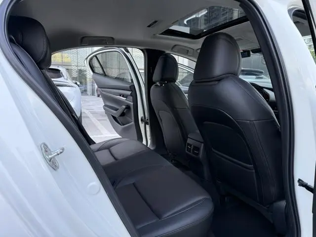 Mazda Mazda 3 Angkesaila 2.0L automatic warranty version