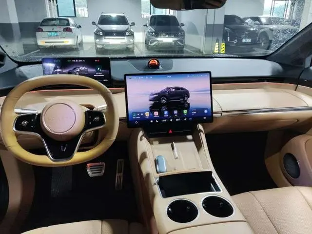 LUXEED Wisdom World R7 Pure electric 100kWh Max rear drive version