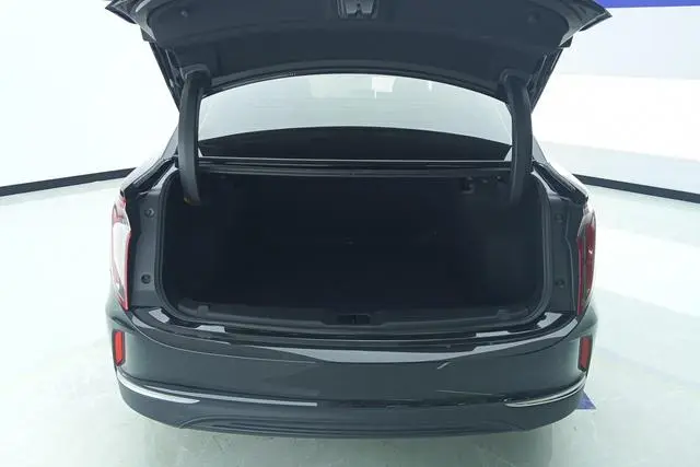 Hongqi Hongqi E-QM5 620KM PLUS version