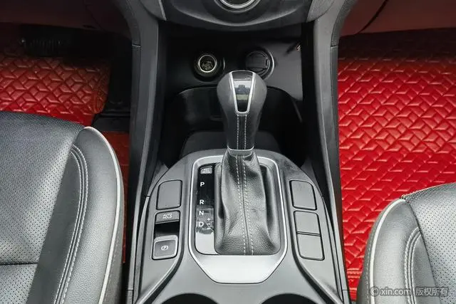 Hyundai Shengda 2.0T automatic four-wheel drive intelligent 7-seater
