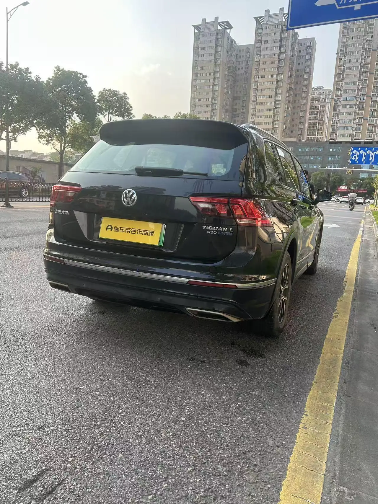 Volkswagen Tiguan L PHEV 430PHEV Hybrid Deluxe Edition