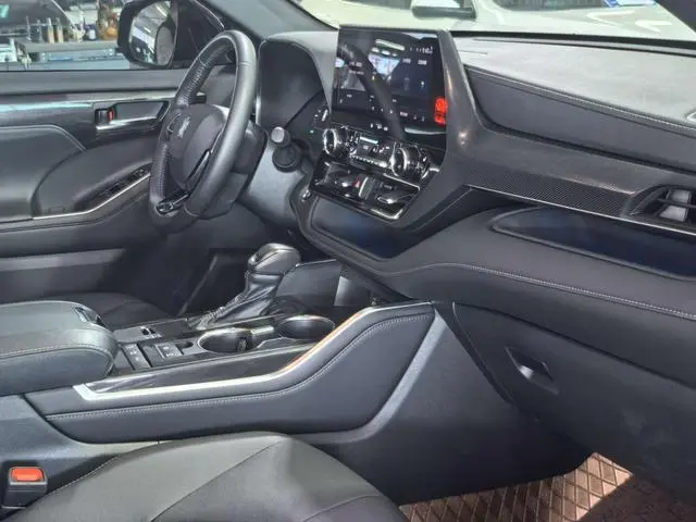 TOYOTA Crown Lufang Smart hybrid dual engine 2.5L E-CVT four-wheel drive Deluxe Edition