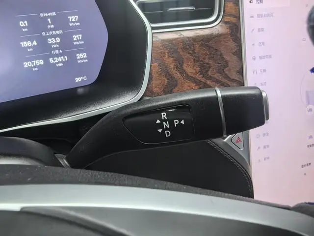 Tesla Model X 75D
