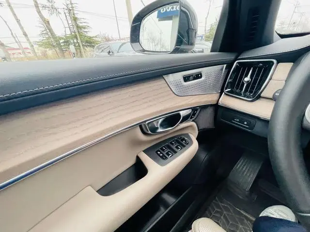 Volvo Volvo XC90 PHEV E-drive hybrid T8 Long battery life Zhizun Deluxe Edition 7 Seats