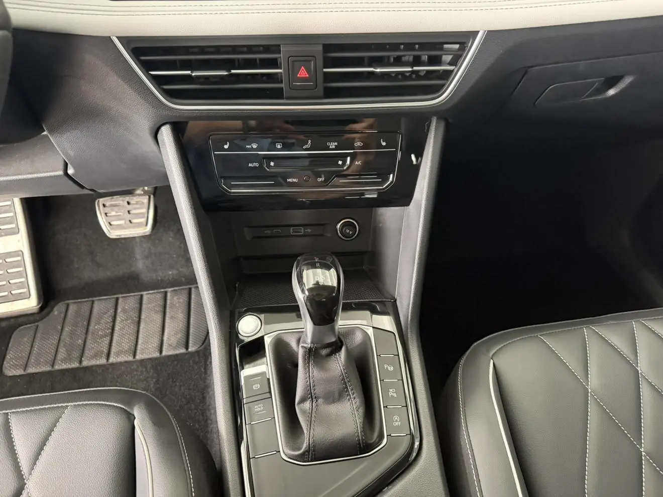 Volkswagen Tiguan L Outstanding 330TSI two-wheel drive R-Line Longyao version