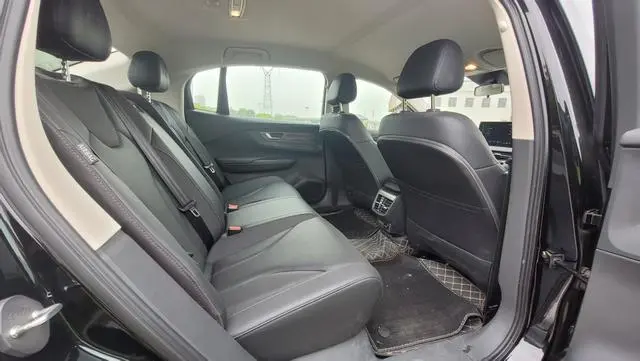 Hongqi Hongqi E-QM5 Basic Travel Version