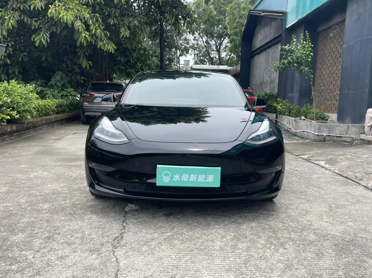 Tesla Model 3 Long battery life, rear-wheel drive version