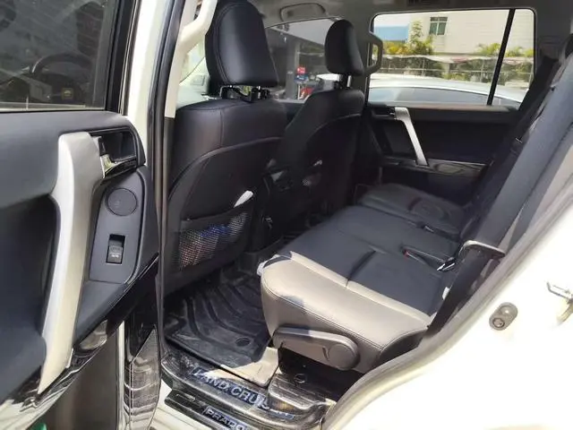 TOYOTA Prado 2.7L Automatic Deluxe Edition