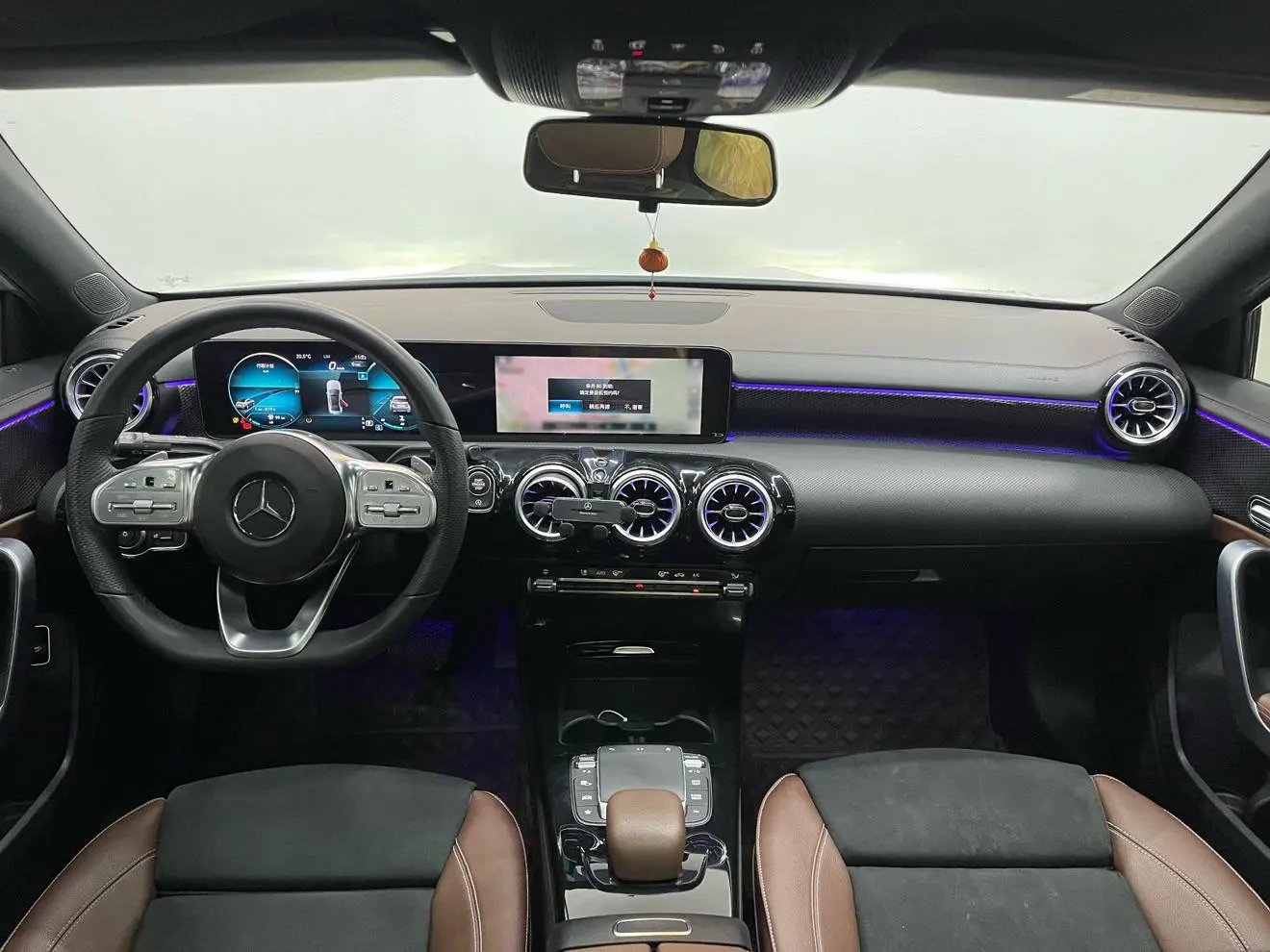 Mercedes-Benz Mercedes-Benz A-class A 200 L sports sedan fashion Version