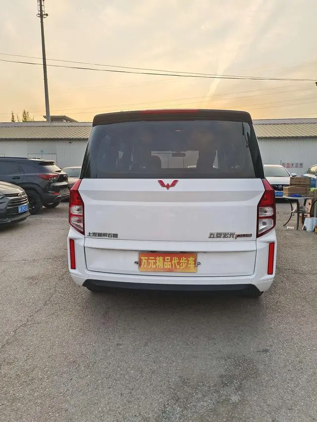 Wuling Wuling Hongguang PLUS 1.5L manual standard type 5 seats