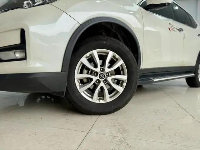 Nissan Qijun 2.0 L XL ITS CVT 2WD Comfort Commemorative Edition