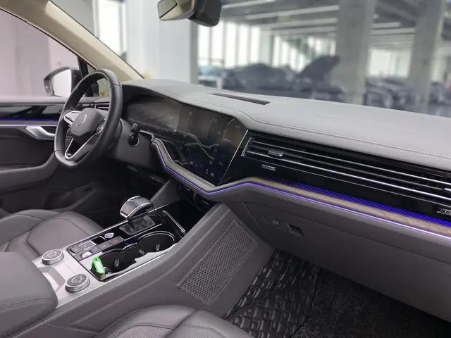 Volkswagen Touareg 3.0 TSI Ruixiang Edition Yao Black Sports Suit