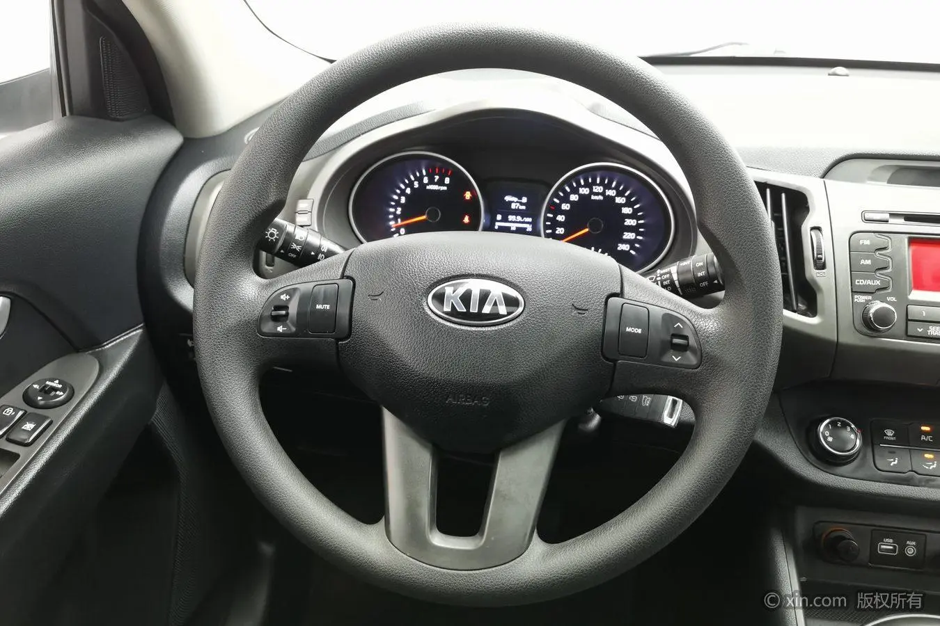 Kia Smart running 2.0L automatic two-wheel drive version GL