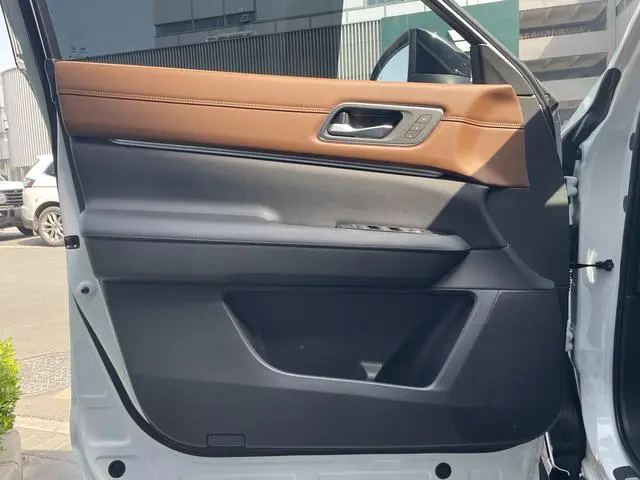 Nissan Exploring the land 380VC-TURBO four-wheel drive Zhizun Edition six-seater