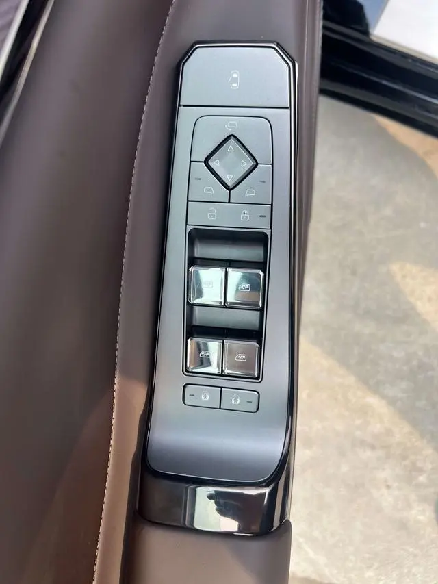 Denza Denza Z9 DM 1100 four-wheel drive Max version