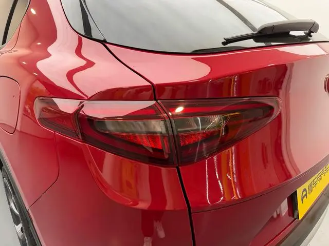 Alfa Romeo Stelvio 2.0T 200HP Elite Edition