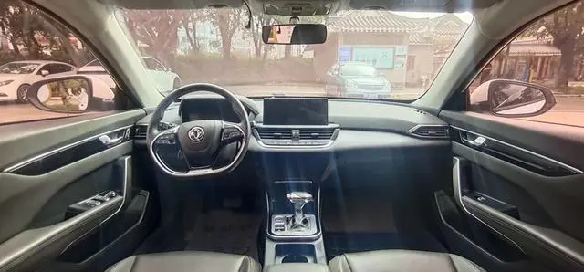 Dongfeng Fengshen Yi Hyun 230T automatic dazzling version