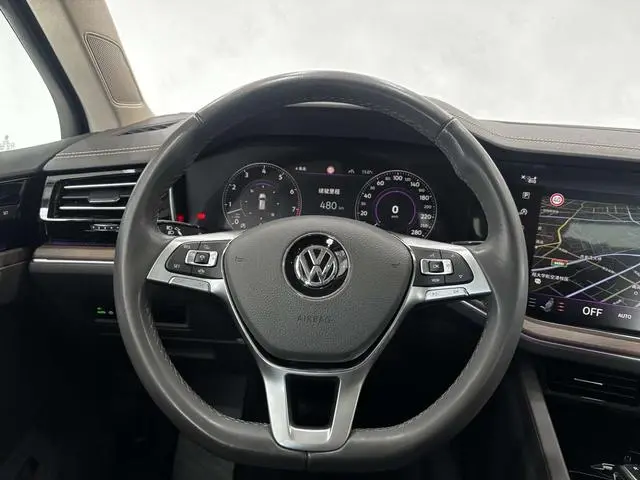 Volkswagen Touareg 3.0 TSI Sharp Front Version Country V