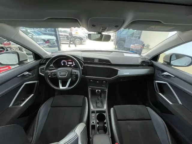 Audi Audi Q3 35 TFSI fashion and elegant