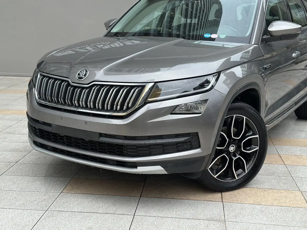 Skoda Kodiak Facelifted ZI330 7-seater two-wheel drive luxury premium edition Country VI