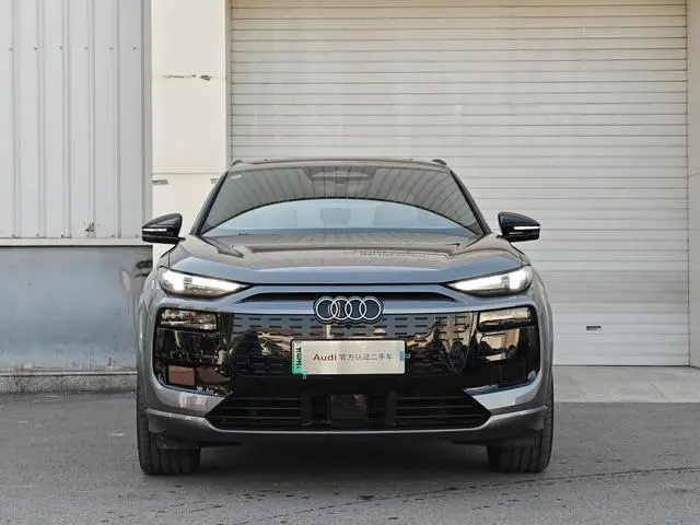 Audi Audi Q6L e-tron First pilot version
