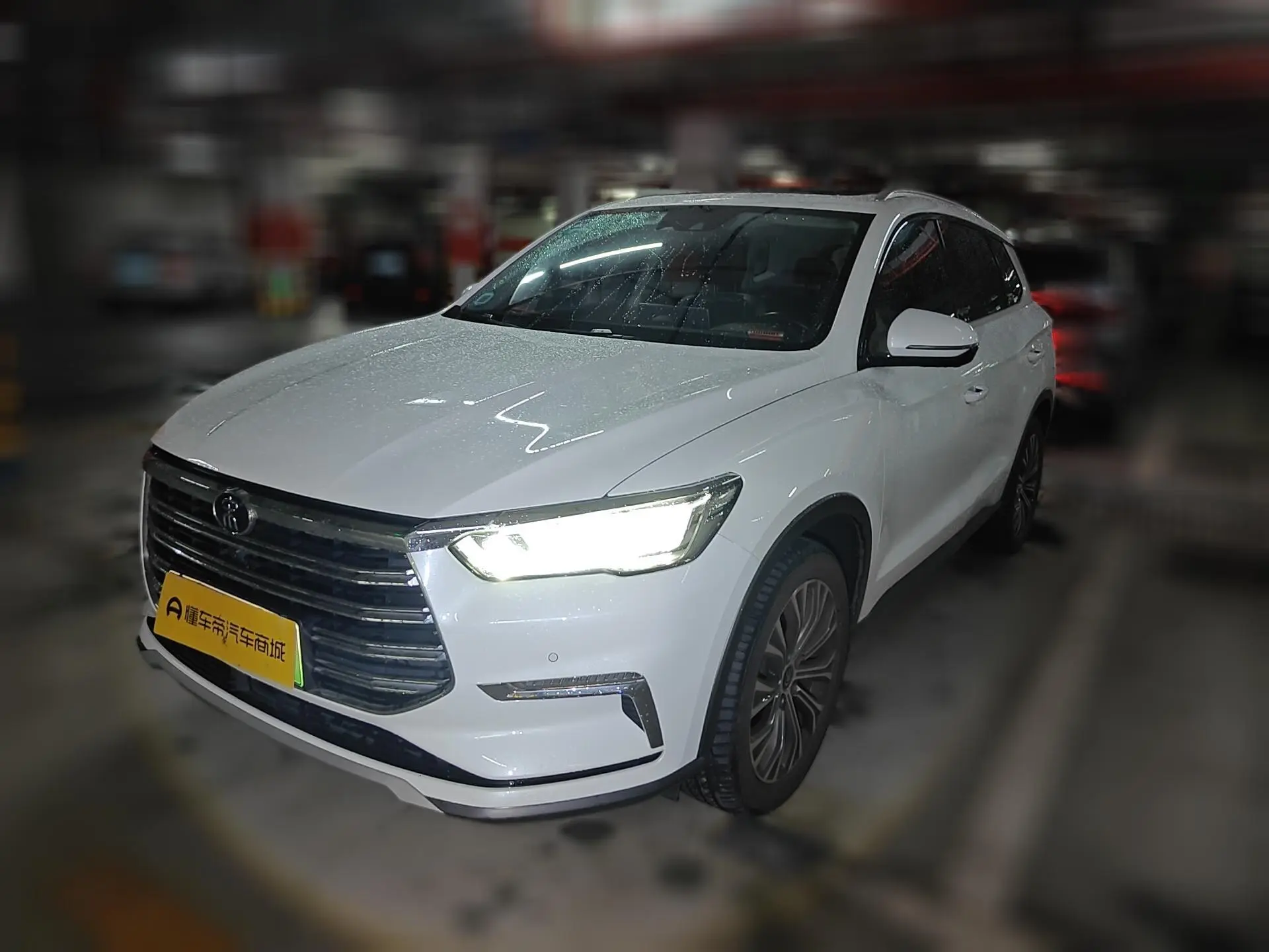 BYD Song Pro DM DM 1.5T four-wheel drive performance version flagship model