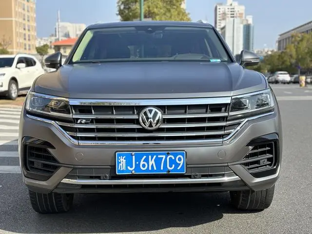 Volkswagen Touareg 3.0 TSI Sharp Front Version Country VI