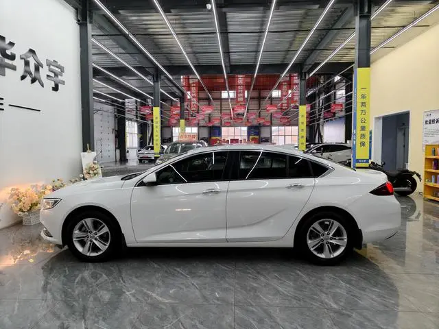 Buick Regal 20T Elite Country VI