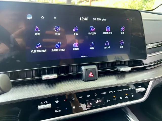 Kia Lion Platinum expands the world 2.0T two-wheel drive ultimate edition