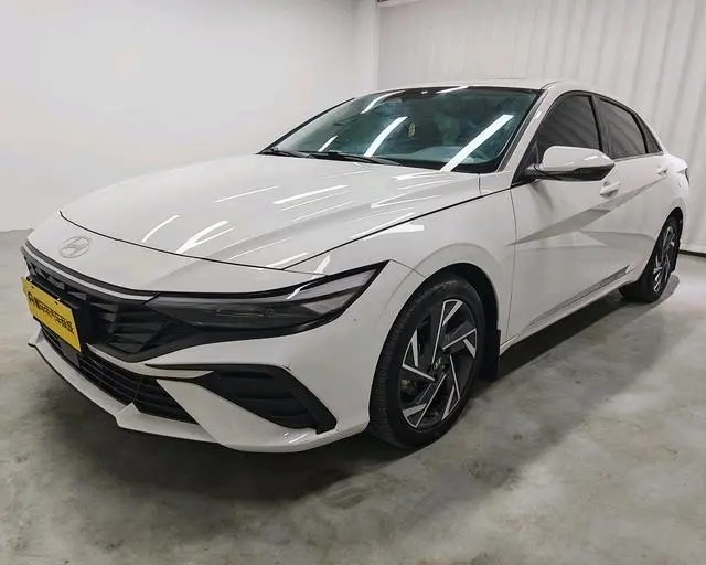 Hyundai Elantra 1.5L CVT LUX Premium Edition