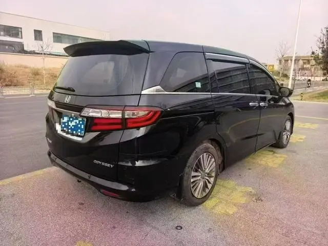Honda Odyssey 2.4L Deluxe Edition