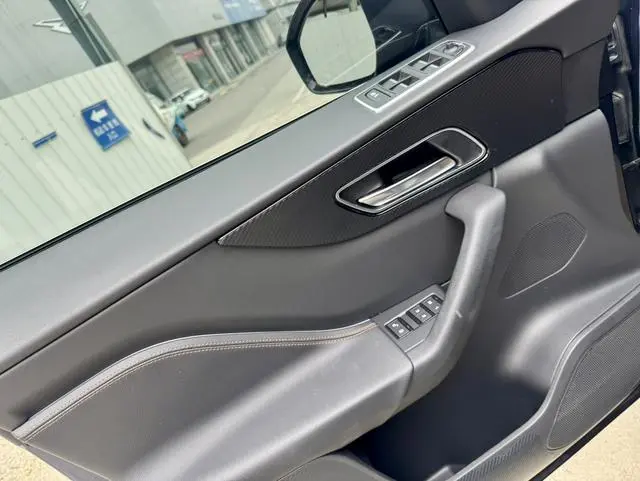 Jaguar Jaguar F-PACE 2.0T two-wheel drive Urban Exclusive Edition