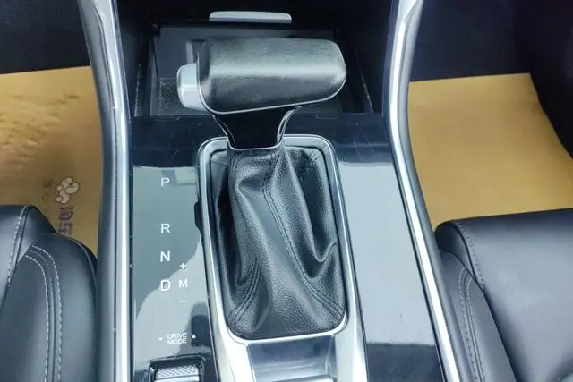 Changan Changan CS75 Glory Million Edition 280T DCT Luxury