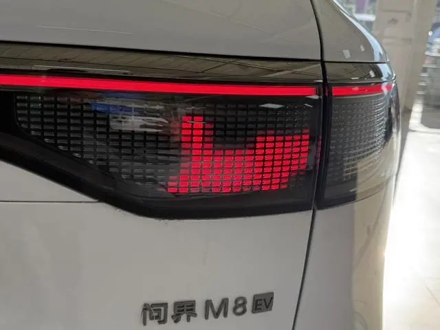 AITO Ask the world M8 Pure electric Max+ six-seater four-wheel drive version