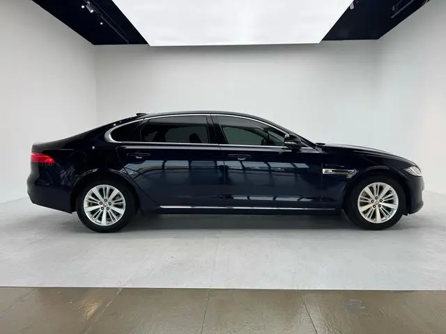 Jaguar Jaguar XFL 2.0T P200 two-wheel drive Fenghua version